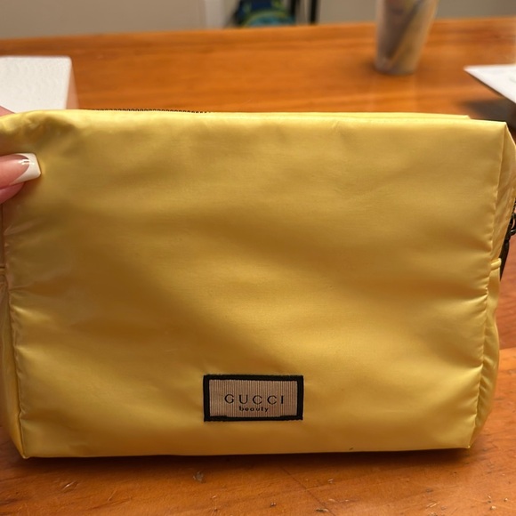 GUCCI BEAUTY MAKEUP BAG/COSMETICS BAG (GUCCI FLORA) Holographic Yellow - Picture 1 of 4